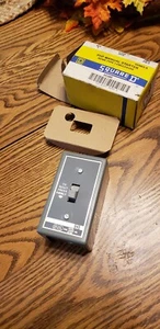 SQUARE D Class 2510 Series A Type FG-2 FHP Manual Starter NEMA Type 1 Enclosure - Picture 1 of 7