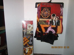  Harry Potter Schulwappen Überwurf Decke 46 x 60 & WANDSTICKER Warner Brothers - Bild 1 von 4
