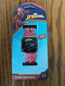 Reloj LED para niños Marvel Spider-Man genial banda de Spider-Man ""Here comes Spidey"" 2021 - Imagen 1 de 3