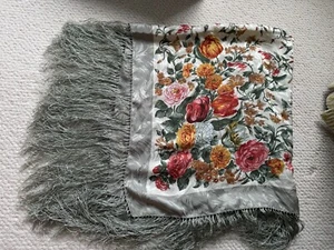Vintage Romy Hubegger quadratischer Seidenschal mit Fransen Blumenblume Thema - Bild 1 von 4