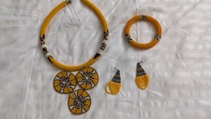 Handgefertigtes handgefertigtes afrikanisches Halsband Halskette, Anhänger, Ohrringe und Armband Set - Bild 1 von 8