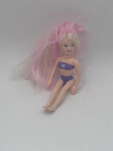 Polly Pocket bambola con capelli radicati bionda rosa evidenzia bikini viola - Foto 1 di 4