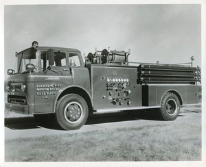 Ville Platte LA 1960s Ford Universal Pumper 8x10 Fire Apparatus Photo - Picture 1 of 1