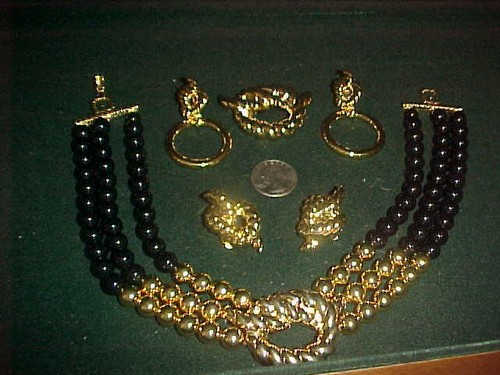 COLLANA LG GIVENCHY BIJOUX VINTAGE NERO ORO SET 2 ORECCHINI SPILLE #15