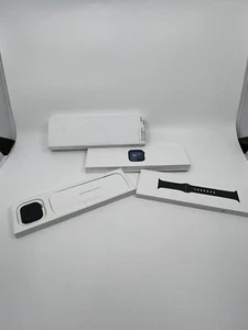 Apple Watch Series 9 41mm Midnight Case w/ Midnight Sport Band S/M MR8W3LL/A GPS - Picture 1 of 12