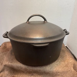 Vintage Unmarked Wagner cast-iron Dutch oven #8D. reconditioned & Seasoned W/Lid - Picture 1 of 12