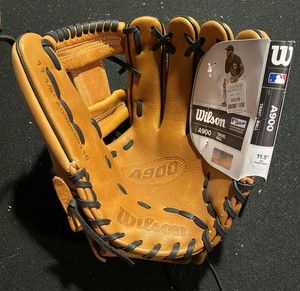 wilson baseball cleats