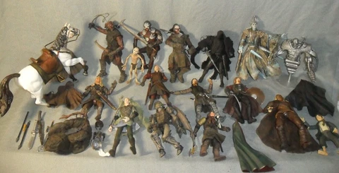 2000's Lord of the Rings LOTR Lot 18 Figure's & Accessories~ Gollum w/Rock Etc Cover