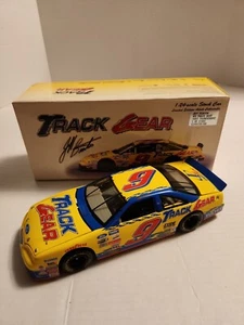 1997 Jeff Burton #9 Track Gear Limited Edition Maßstab 1:24 Bank 1 of 3.500  - Bild 1 von 10
