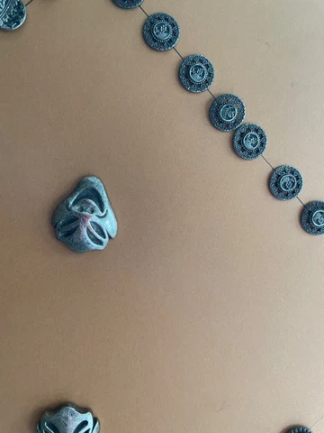 METAL PICTURE BUTTONS,BUTTONS ARE ALL CARDED, 32 BUTTONS ON THIS CARD Cover