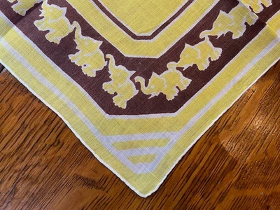 Vintage Hanky Elephant Parade Republicano Handrolled Edge Tão Fofo!! - Imagem 1 de 4