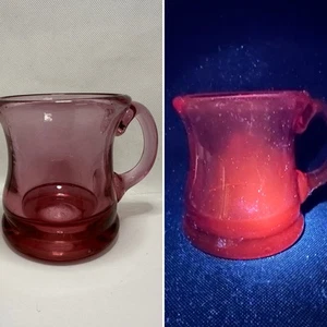 Vintage Neodymium Glass Purple Hand Blown Coffee Mug Signed UV GLOWS Selenium - Picture 1 of 9