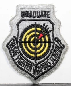 Parche insignia a todo color graduado escolar armas de combate de la Fuerza Aérea de los Estados Unidos - Imagen 1 de 2