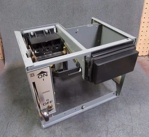CUBO ALIMENTADOR CUADRADO D MODELO 5 MCC 12" CON INTERRUPTOR 3 AMPERIOS 600V FHP3600311M - Imagen 1 de 6