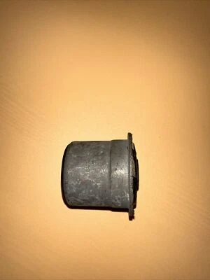Buje de brazo de control superior delantero OEM Mopar 52087709 para Jeep Grand Cherokee 93-98 Foto 1 de 3