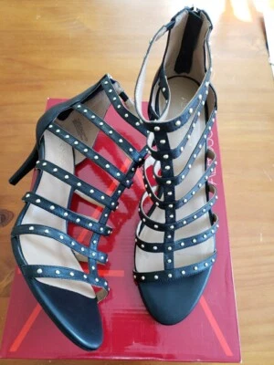 Womans Aerosoles HeelRest Valet Park 3.5" Heels Black Leather Gold Studs  10.5 M - Imagem 1 de 4