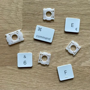 Ersatztasten für Apple Magic Keyboard A2450 und MK2A3D/A mit Mechanik original - Bild 1 von 4