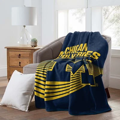 Manta Raschel 60" x 80" Michigan Wolverines con licencia oficial de la NCAA Foto 1 de 4