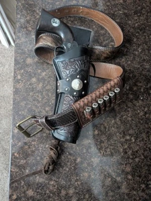 UMAREX COLT SAA PACIFICADOR CON FUNDA Y ACC Foto 1 de 4