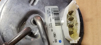 Genuine Ford Fuel Pump F4DZ-9H307-BB - Imagem 1 de 2