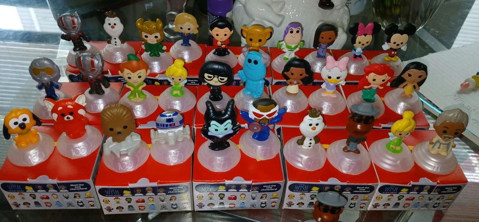 Figuras coleccionables McDonald's 100 aniversario Walt Disney World Happy Meals Foto 1 de 4