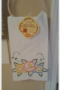 American Crafts Hand Towel 100% Cotton 14" X 22" embroidered NEW - Picture 1 of 6