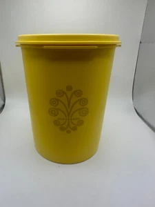 Vintage Yellow Nesting Tupperware 811-14 W/ Lid 812-35, 809-14 W/ Lid 810-26 - Picture 1 of 11