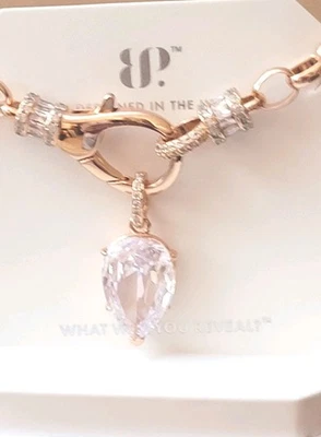 Collar enchapado en oro rosa "Style Setting Babe" Bomb Party abril cumpleaños 2025 Foto 1 de 3