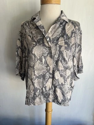 Blusa Top H&M Para Mujer Nueva con Etiquetas Estampado Piel de Serpiente Abotonada Manga Corta Columpio Talla XS Foto 1 de 4