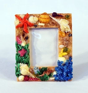 Hand Painted Sea Shell Boy Girl Kids Photo Frame, Holds 2 x 3" Photo Picture - Bild 1 von 3