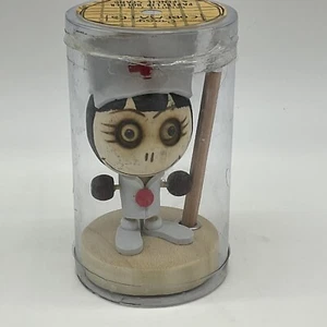 Enfermera Zombie, compañeros de cubo locos, sostiene lápiz y clips en su cabeza magnética - Imagen 1 de 10