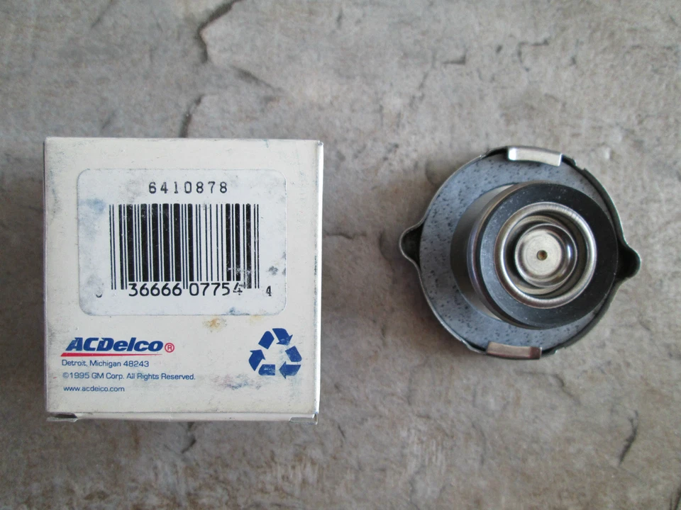 Nuevo TAPA RADIADOR RC 38 se adapta a Triumph Stag Foto 1 de 2