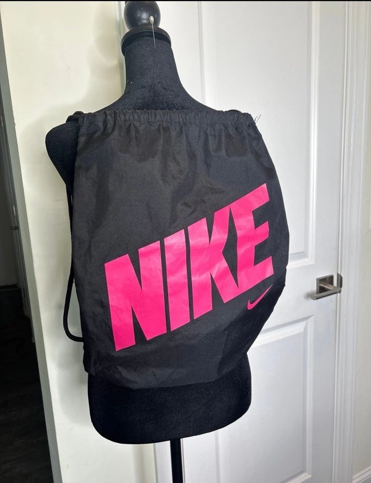 Nike Black & Hot 粉色 抽绳包/背包 健身房背包 — 第 1/3 张图片