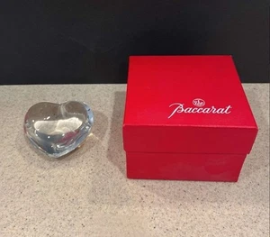 BACCARAT CRYSTAL 3" PUFFY HEART PAPERWEIGHT - ORIGINAL BOX SIGNED & MINT VTG - Picture 1 of 11