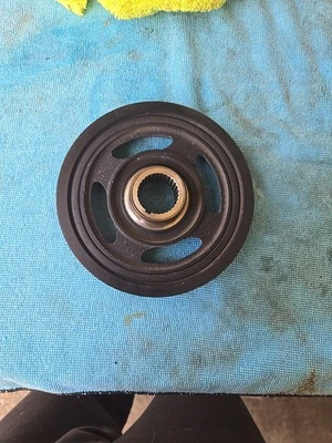 Polea del cigüeñal usada Honda Civic Accord CRV 2017-2020 OEM Foto 1 de 3