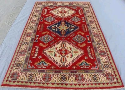Alfombra Antigua 4x6 Caucásica Roja Kazaja Diseño Geométrico 100% Hecha a Mano Lana Natural. Foto 1 de 4