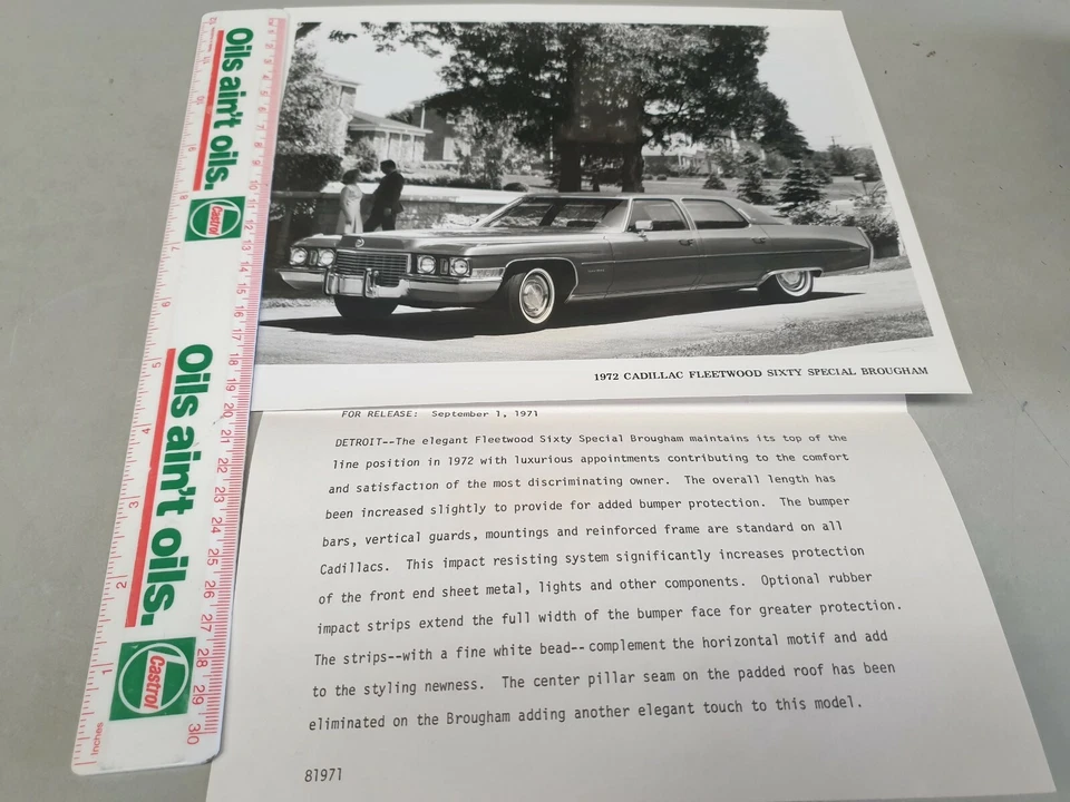 1972 CADILLAC Fleetwood 60 Special Brougham Original Press Photo & Info - image 1 of 1