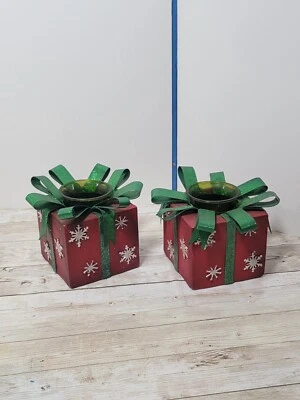 Juego de 2 soportes de luz de té en forma de regalo de Navidad cinta de metal verde rojo Foto 1 de 4