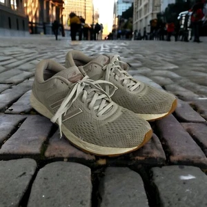 New Balance Womens Fresh Foam Arishi V2 WARISRC2 Gray Running Shoes Size 10 B - Picture 1 of 11
