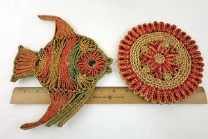 Vtg Lot of 2 Woven Wicker Rattan Raffia Straw Trivets Angel Fish & Round - Picture 1 of 2