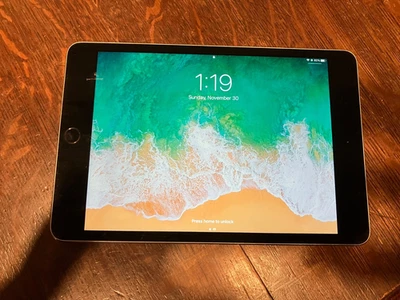 Apple iPad mini 3 A1599 64 GB, Wi-Fi, 7,9 pulgadas - Gris espacial/Negro Foto 1 de 4