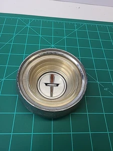 Chevrolet Chevy Bel Air 1962 volante bocina botón tapa central usado OEM 62 - Imagen 1 de 7