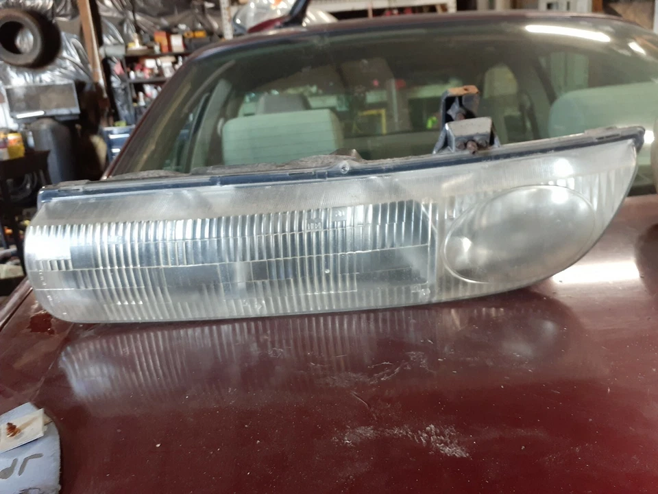 Левая фара 99 Saturn SL - Изображение 1 из 1