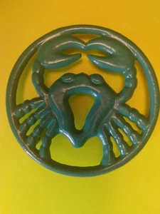 TRIVET GREEN ENAMEL CRAB FOOTED. - Picture 1 of 3