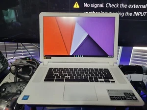 Acer Chromebook 15 CB5-571-C1DZ (15.6-Inch Full HD IPS, 4GB RAM, 16GB SSD) READ - Picture 1 of 4