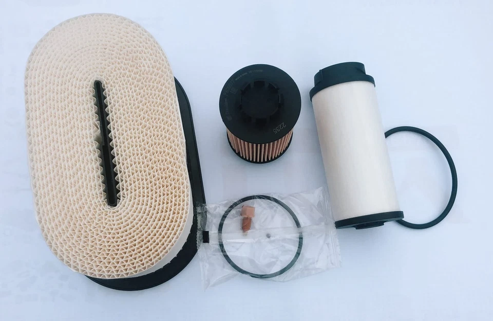 Filter set Mitsubishi Fuso FEB71 OE for comparison: QQC000001, ME422880, ML242294 for - Image 1 of 1