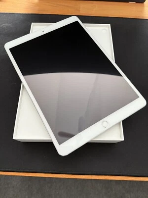 Apple iPad Pro 1. Gen 64GB, Wi-Fi, 10,5 Zoll - Silber Top Zustand - Bild 1 von 4
