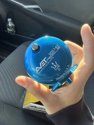 Avet G2 MXL 5.8:1 Single Speed Lever Drag Casting Reel, Right-Hand retrieve Blue - Image 1 of 4