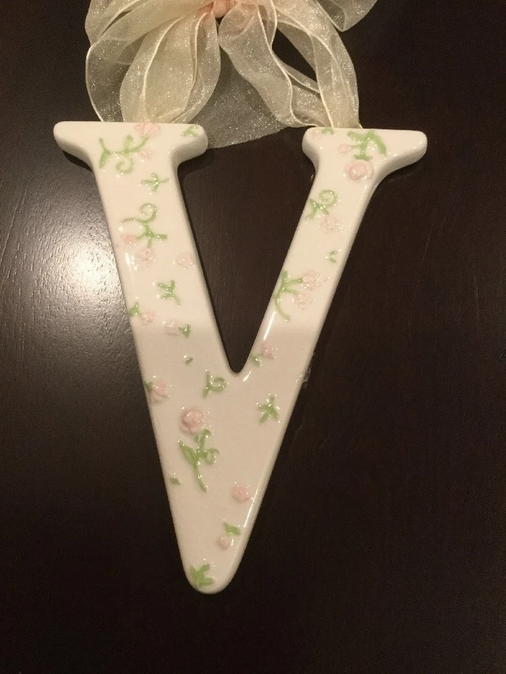 AMSCAN Cerámica Bebé Pared Letra V Rosa Claro Diferentes Diseños 449183 Foto 1 de 1