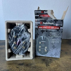 RadioShack Bidirectional 3GHz Cable TV Amplifier 1-IN 4-OUT # 1500473 New, Open - Picture 1 of 11